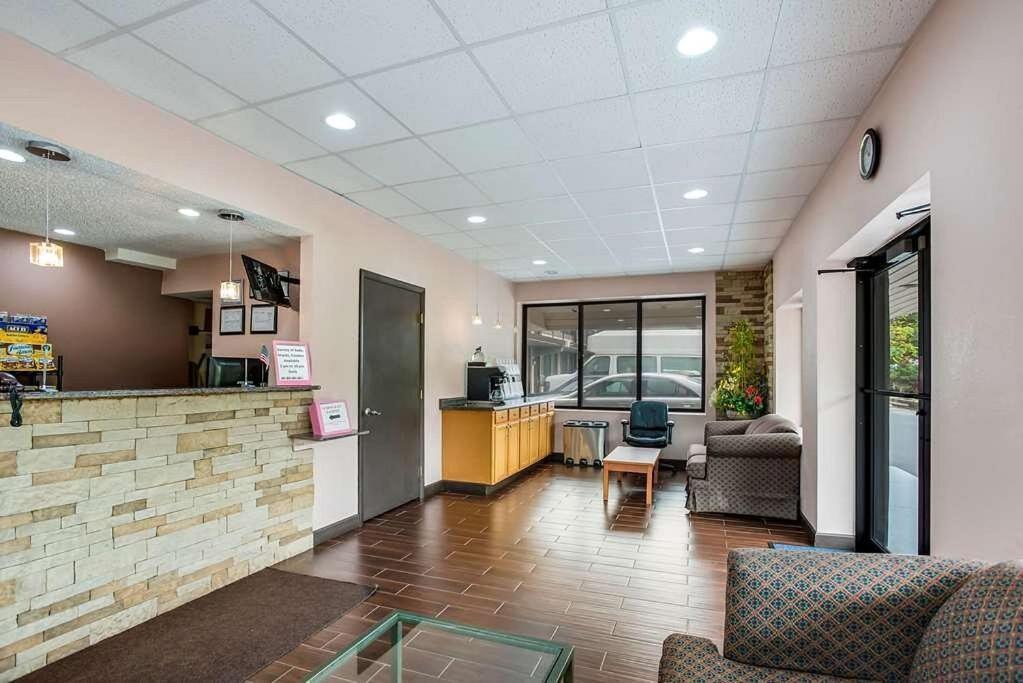 Red Carpet Inn & Suites Nj-73 แฮมมอนตัน ภายนอก รูปภาพ